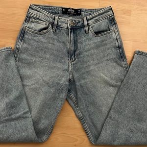 Hollister Curvy High-Rise Mom Jeans 3R W:26